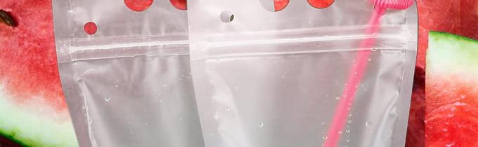 corredores da bacia dos peixes dos vitroleros plásticos os mini cruzam bacias bebendo do frozip da bolsa do licor do saco do sangue