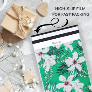 Fácil descascar o encarregado do envio da correspondência coloriu os envelopes que enviam sacos para a roupa