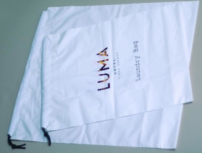 Saco biodegradável com impressão, saco de plástico 9 da lavanderia do cordão da lavanderia de Logo Printed Poly Drawstring Hotel /Travel