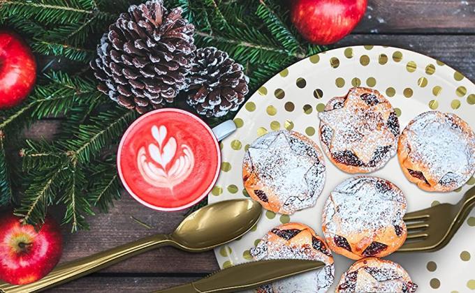 As fontes do partido chapeiam, copos, colheres, forquilha, guardanapo, grupo de jantar, papel e grupo plástico da louça, utensílios de mesa 2